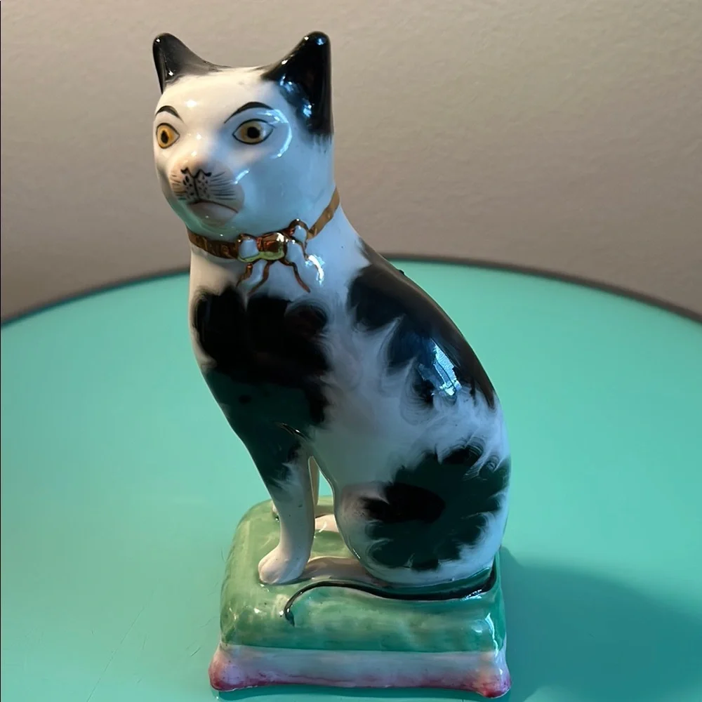Black & White Staffordshire Cat Figurine - Picture 1 of 5